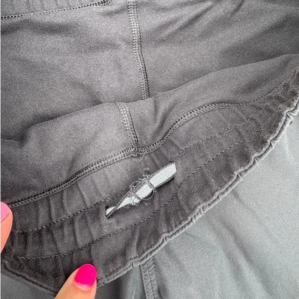Lululemon Run size 6 RARE DISCONTINUED Dog Runner Lined Pants - Black - Picture 11 of 14